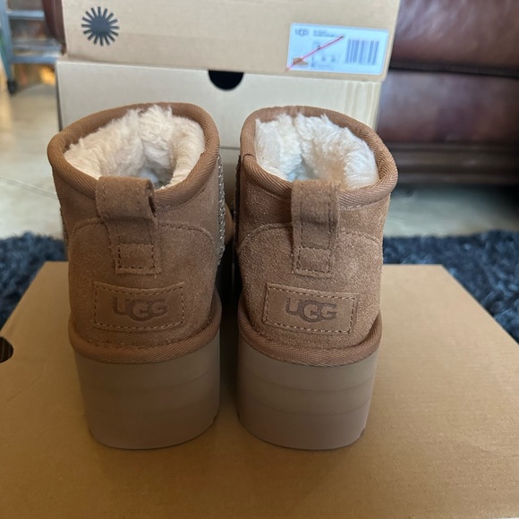 AUTHENTIC UGG CLASSIC ULTRA MINI PLATFORM IN COLOR CHESTNUT - Picture 9 of 9